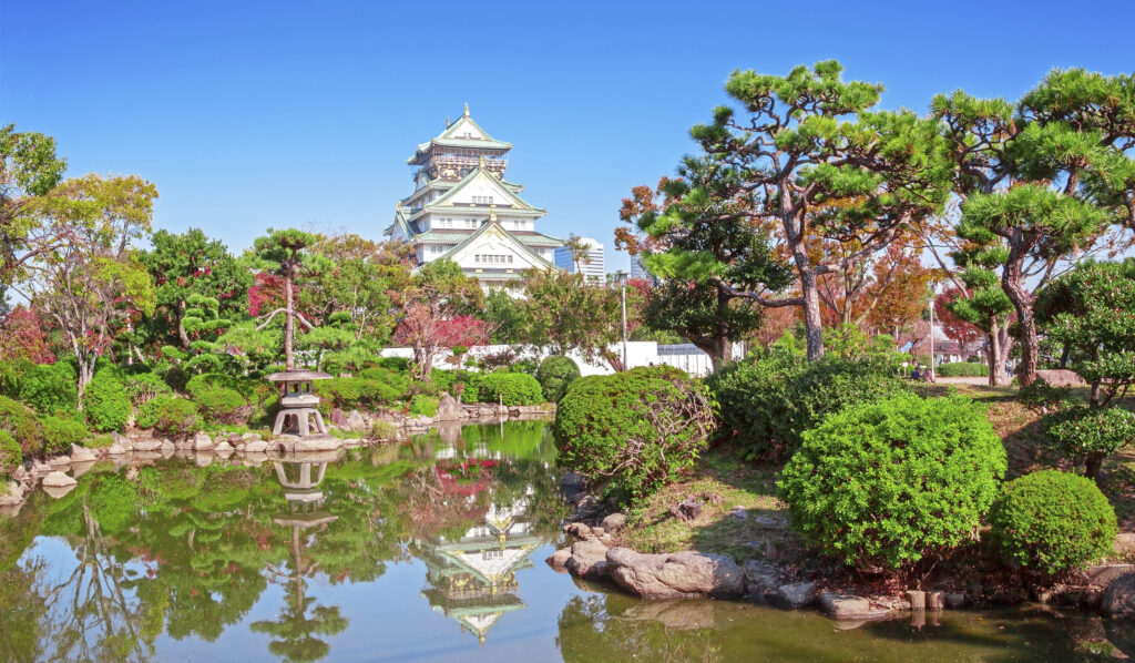 Castello Osaka e Giardino con stagno Tour Giappone Sakura Road Japan